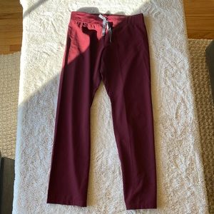 Figs Livingston Burgundy size small scrub pant
